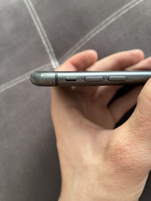 Продам айфон 11,64г