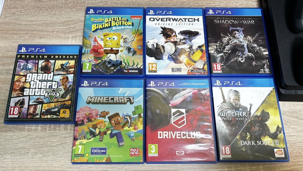 Продавам PlayStation 4 slim 500GB