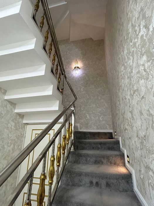 Ассалому алекум таййор кириб яшайдиган  3 етажли евро ремонтли катедж