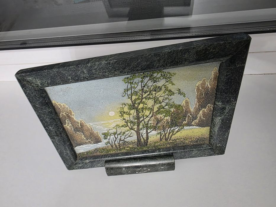 Продаётся  панно в мраморной рамке.