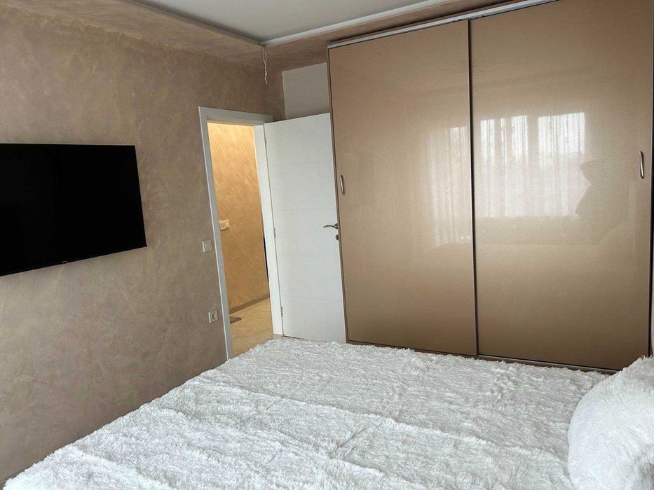 Дава се под наем Тристаен апартамент в София, Триъгълника - 100 кв.м за 700 € - Снимка #1