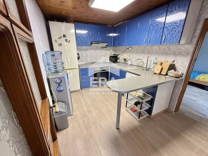 Ексклузивна обзаведена къща за продажба със зимна градина с барбекю, р