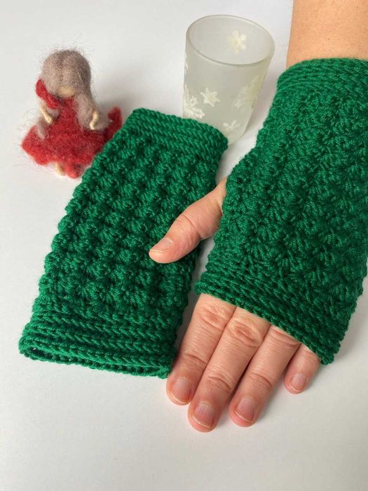 Manusi fara degete, crosetate din amestec merinos si acrilic