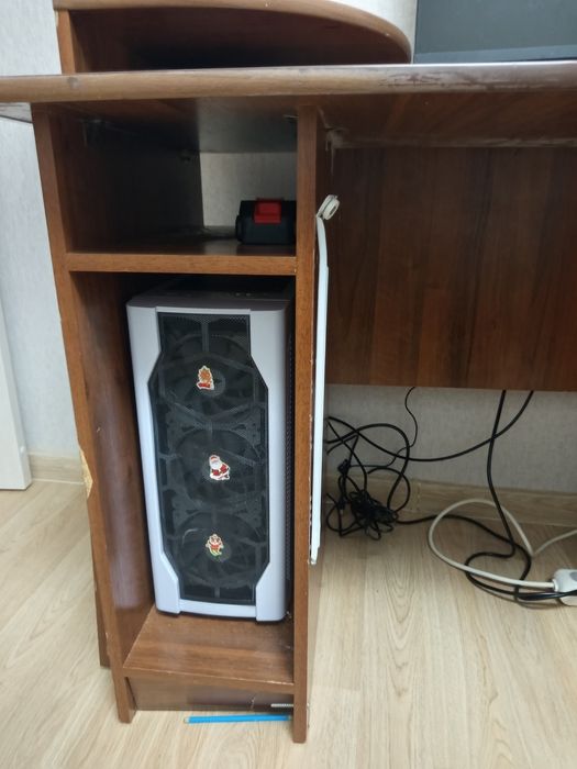 Стол письменный / компьютерный школьный