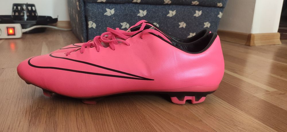 Футболни обувки Nike Mercurial