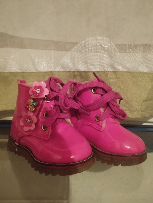 Продам детский ботинку