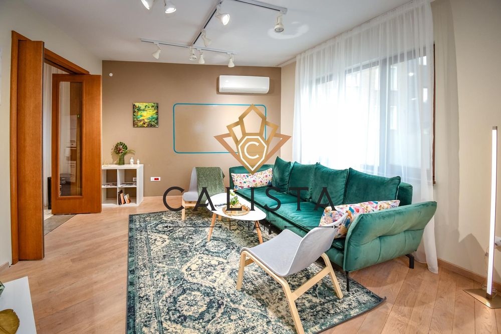 Дава се под наем Тристаен апартамент в София, Център - 100 кв.м за 1095.99 € - Снимка #1