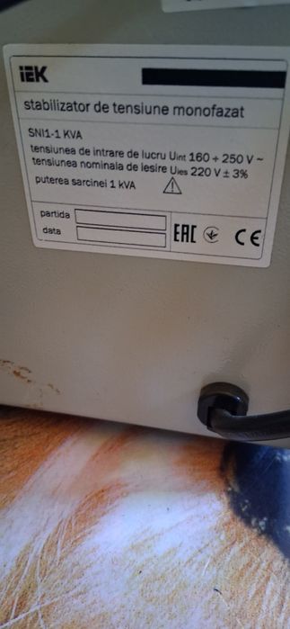 Stabilizator de  tensiune