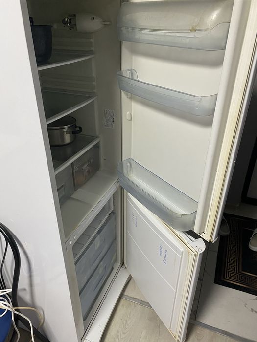 Продам холодильник Indesit