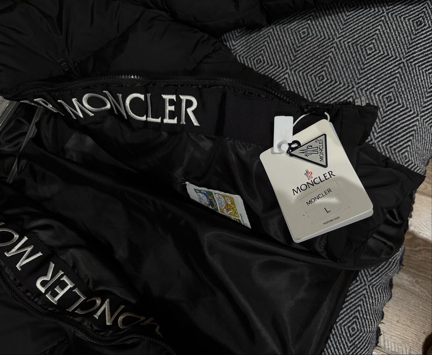 Продам куртку Moncler