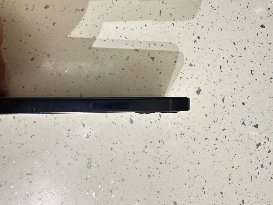 Продавам iphone 12 128GB