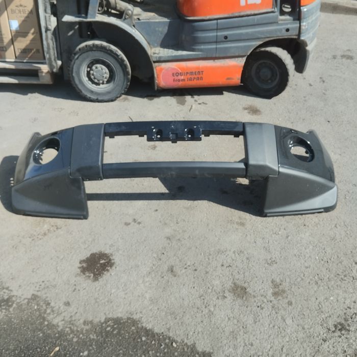 Бампер передний.