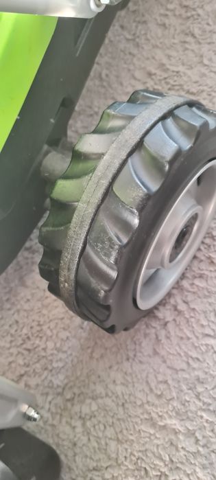 Tractor cu cupa și remorca