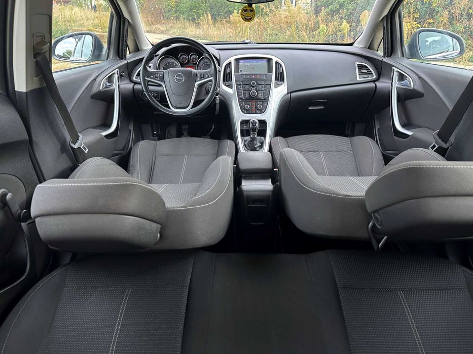 Opel Astra J 1.6 Edition • 2011 • Benzină • 115 CP • Euro 5 • Proprietar • Acte la zi • Fiscal pe loc