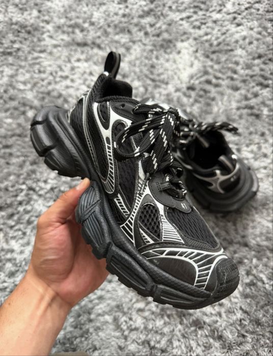 Balenciaga 3XL.
