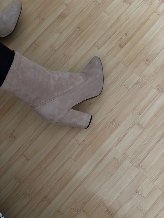 Botine bej toc inalt!