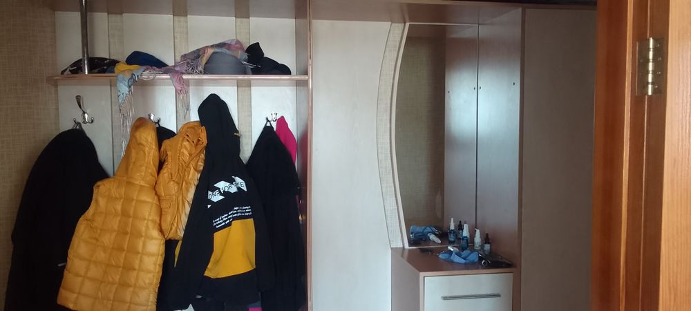 Продам прихожую мебель