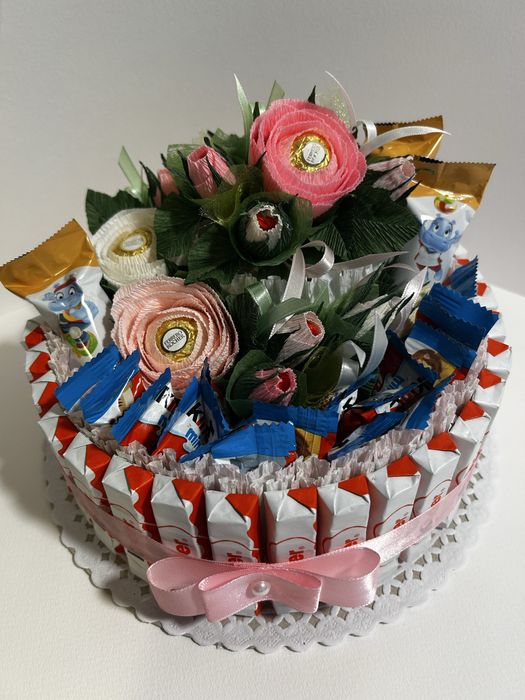 Aranjament floral handmade din hartia creponata cu bomboane la comanda