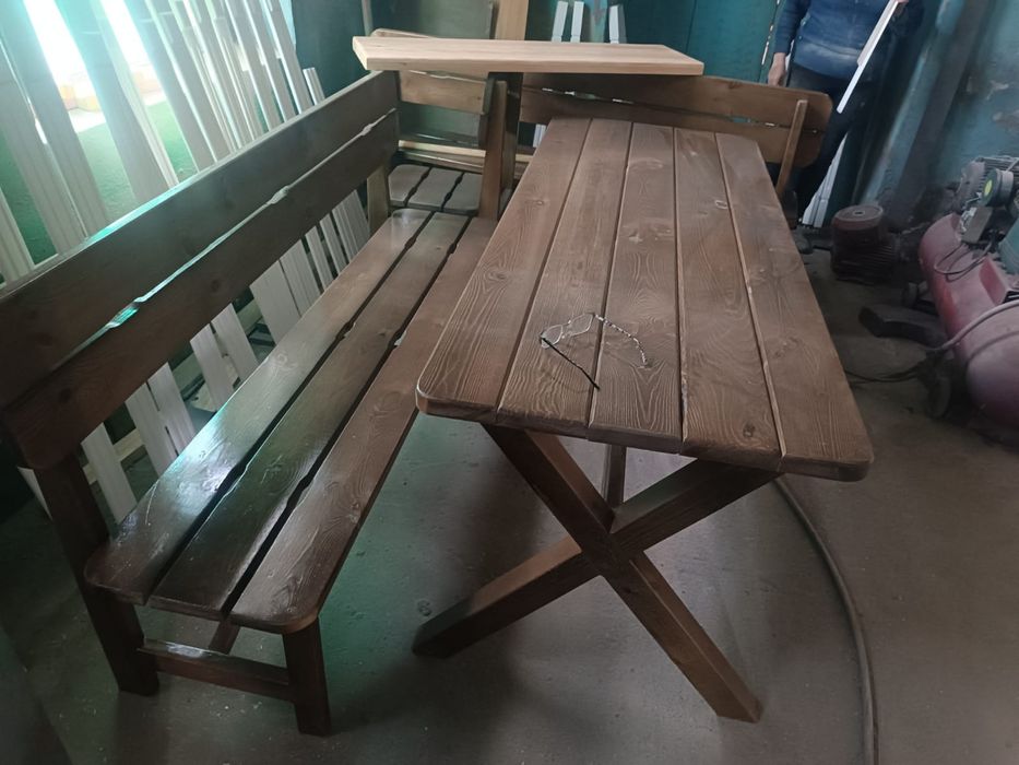 Столы с лавочками