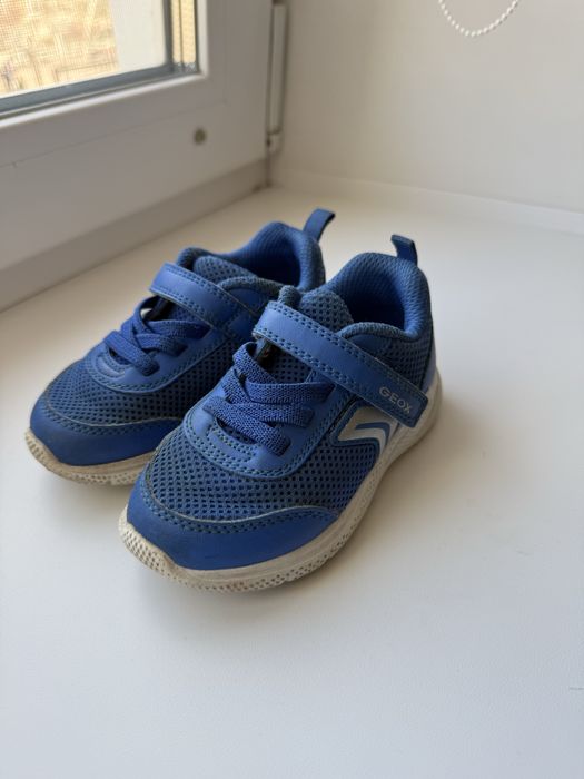 Продам кроссовки для мальчиков