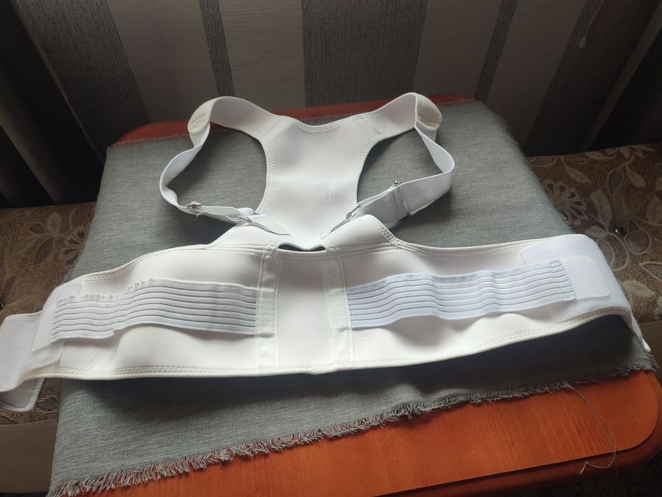 Ортопедичен корсет за промяна стойката на гърба