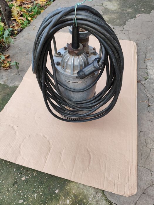 Трифазна потапяща водна помпа Бибо