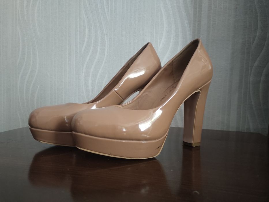 Туфли коричневого цвета