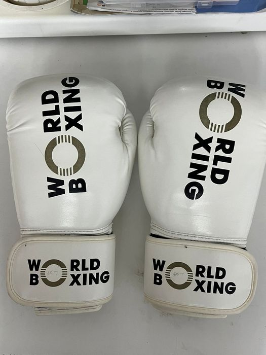 World boxing перчатка
