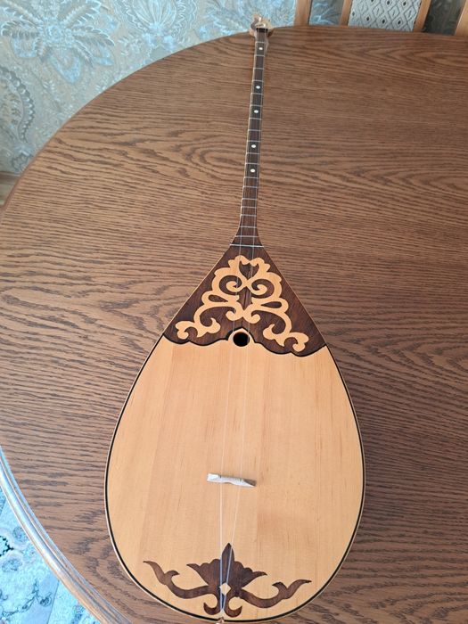 Очень красивая домбра