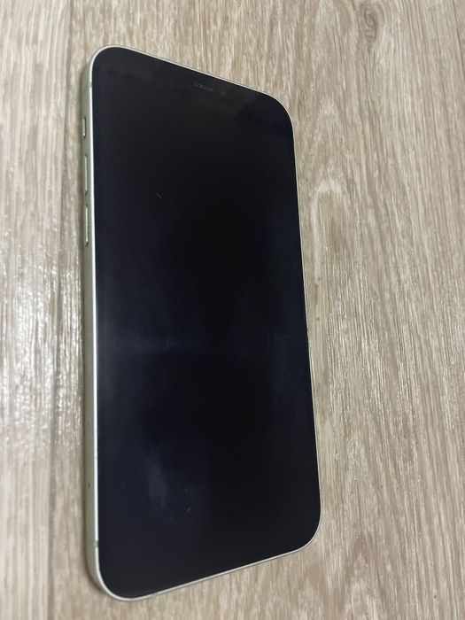 Айфон 12 в хорошем состоянии