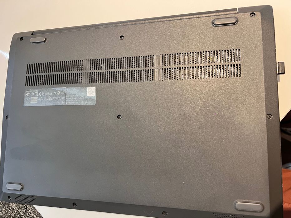 Лаптоп Lenovo V15-ADA