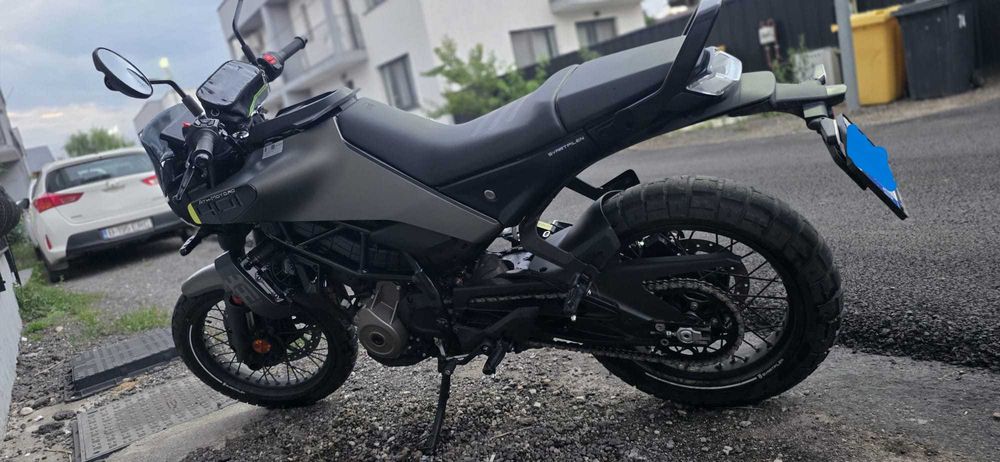Motocicleta Husqvarna Svartpilen 401