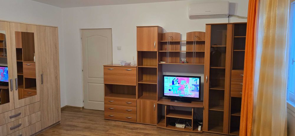 Garsoniera Titan, 1 min metrou, 38 mp, bloc reabilitat, mobila
