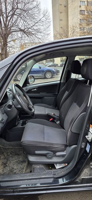 Vând Suzuki SX4 Sedan