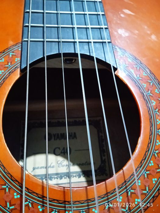 Yamaha C40 Gitara