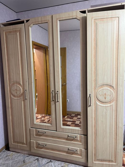 Продам спальный гарнитур