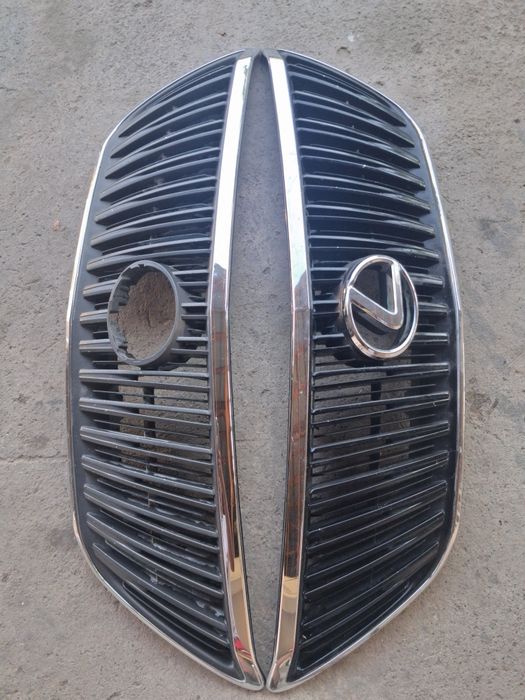 2 Решетки радиатора lexus RX 300,330,350
