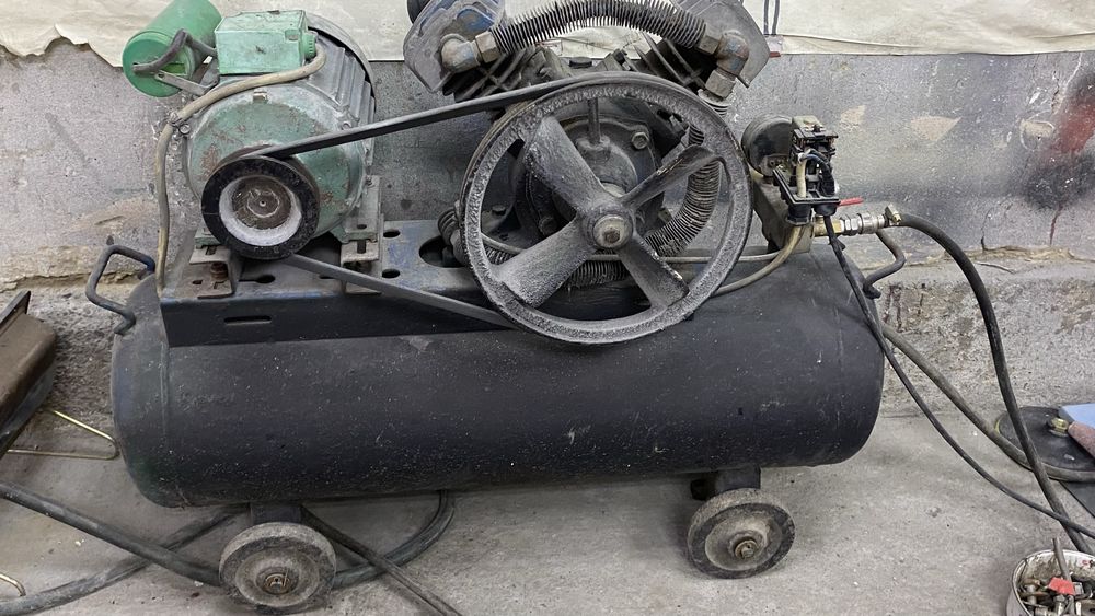 Продам компрессор 60-70л.