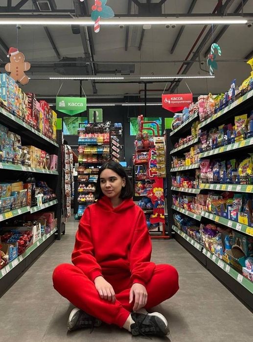 Худи, толстовка есть 2 ка, и можна на большом заказы