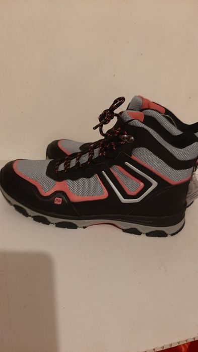 НОВИ  ! Дамски  Туристически  Обувки  - N 39 и 41