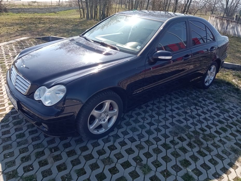 Мерцедес ц280 в перфектно състояние