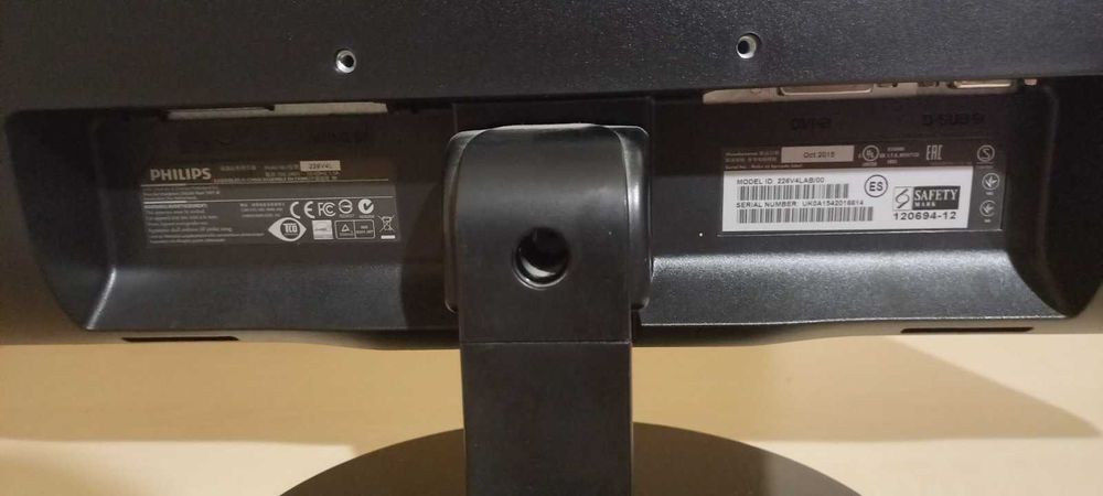 Продавам Монитор Philips 226V4LAB