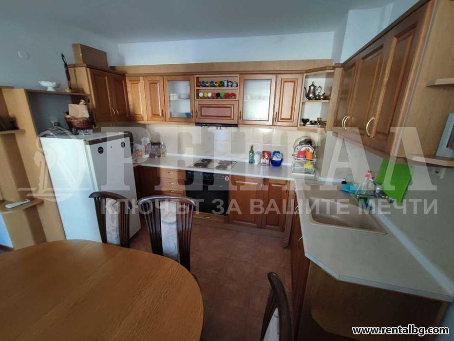 Дава се под наем Тристаен апартамент в Пловдив, Център - 97 кв.м за 561 € - Снимка #2