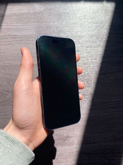 iPhone 15 black titan