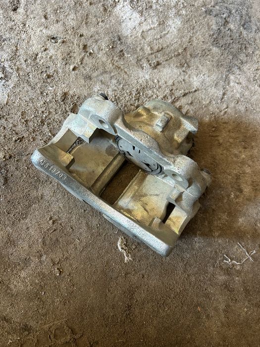 Ауди а6 с4кузов суппорт новый