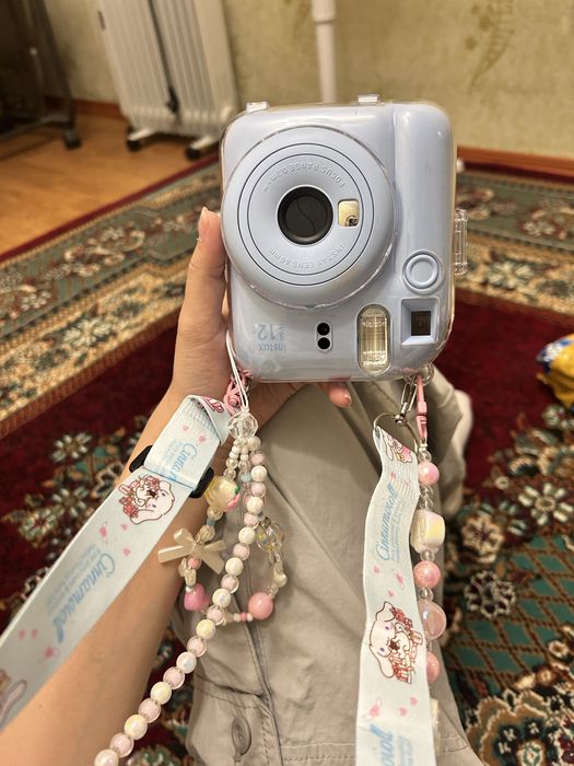 Продаю instax 12