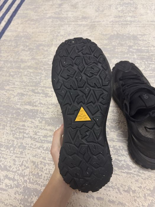 Продаю обувь Nike ACG