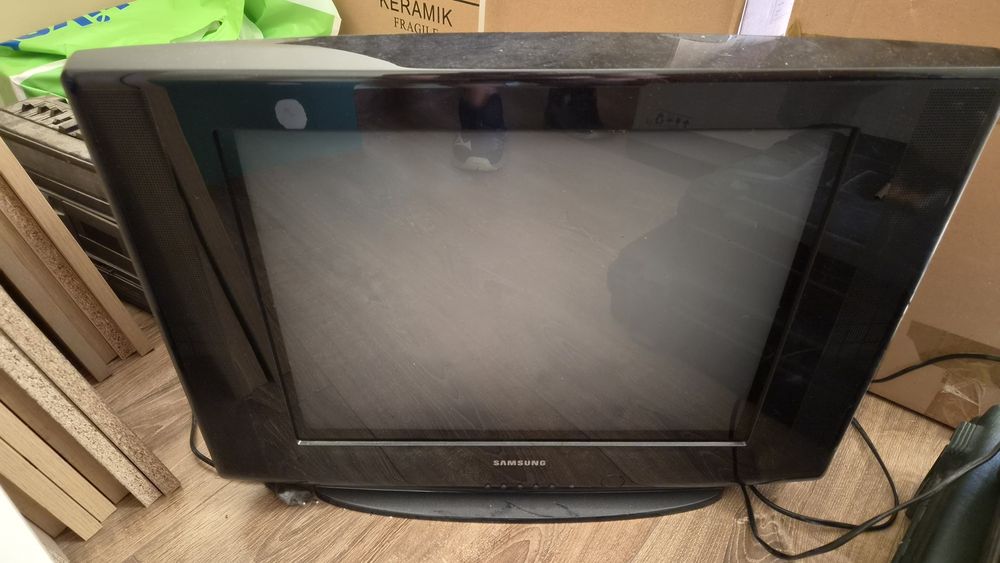 2 TV Samsung Model CW-21Z573N