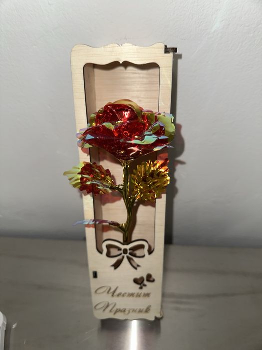 Подаръчна кутия с роза с гравирано пожелание