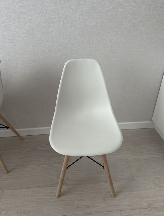 Стулья белые 2шт.